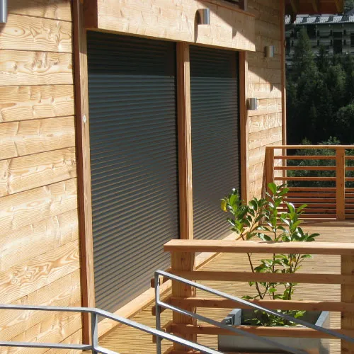 Serrurier Brignoles | Réparation de volet roulant | Réparation de volet roulant à Brignoles – Intervention rapide sur moteur, tablier ou système bloqué. Votre artisan local restaure vos volets roulants électriques ou manuels pour un usage fiable au quotidien.