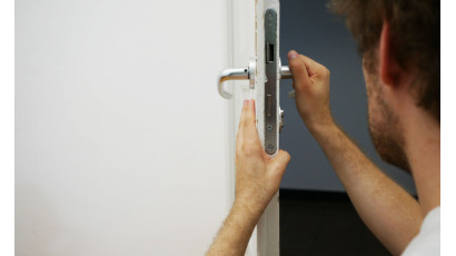 Porte qui ferme mal à Brignoles : causes et solutions | Serrurier Brignoles